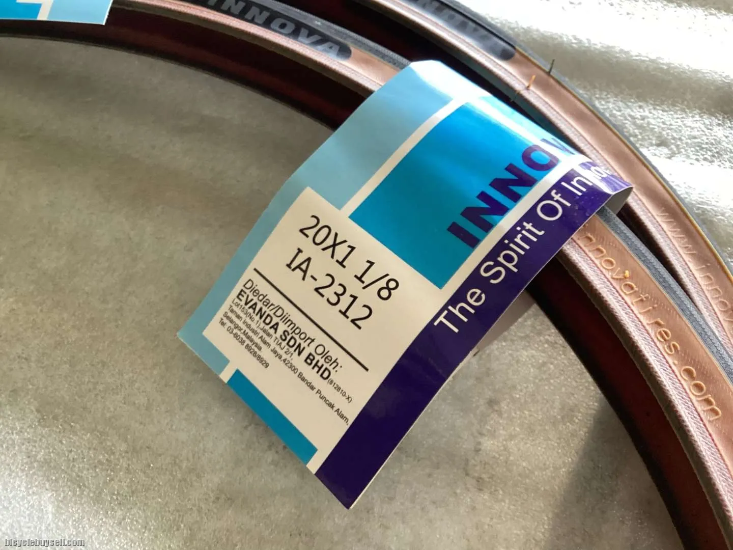 Innovo Tires 20x1 1/8 451 SkinWall | 1set @ free pos