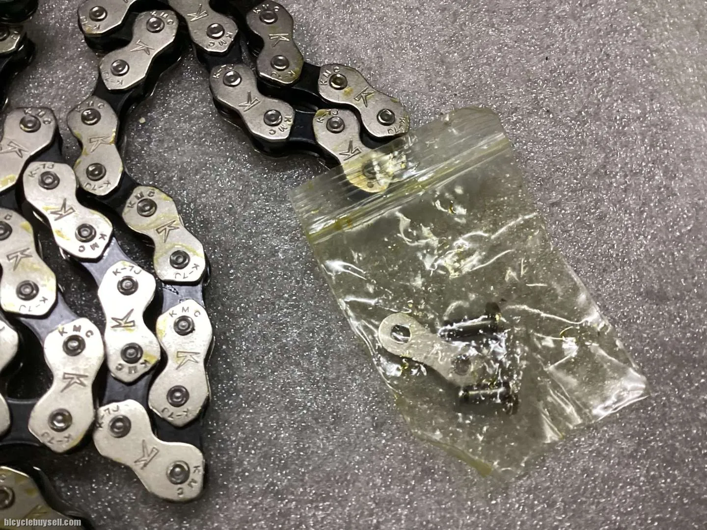 KMC K1 Wide Fixie Speed Unsurpassed Chain Strength @ free pos