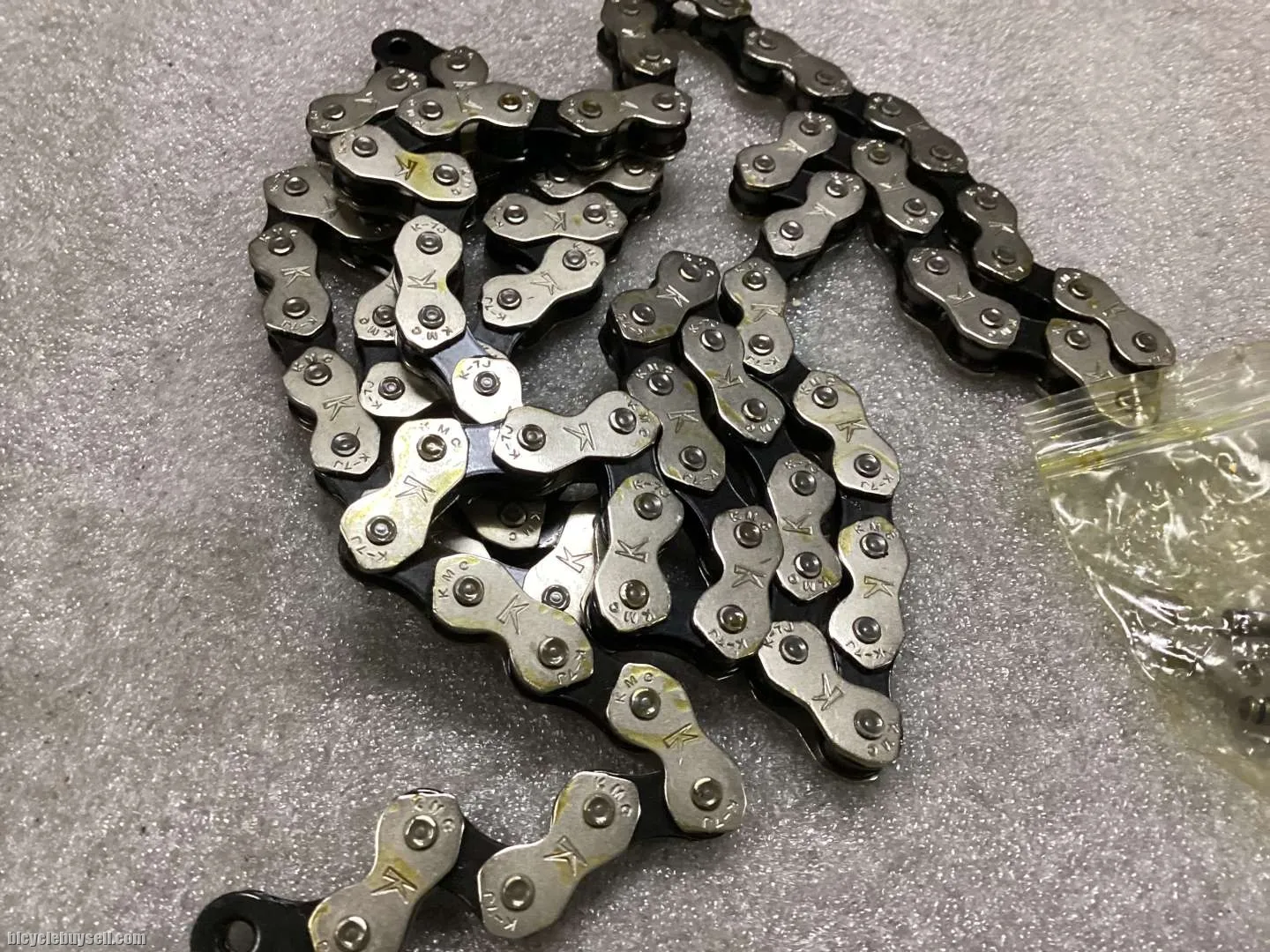 KMC K1 Wide Fixie Speed Unsurpassed Chain Strength @ free pos