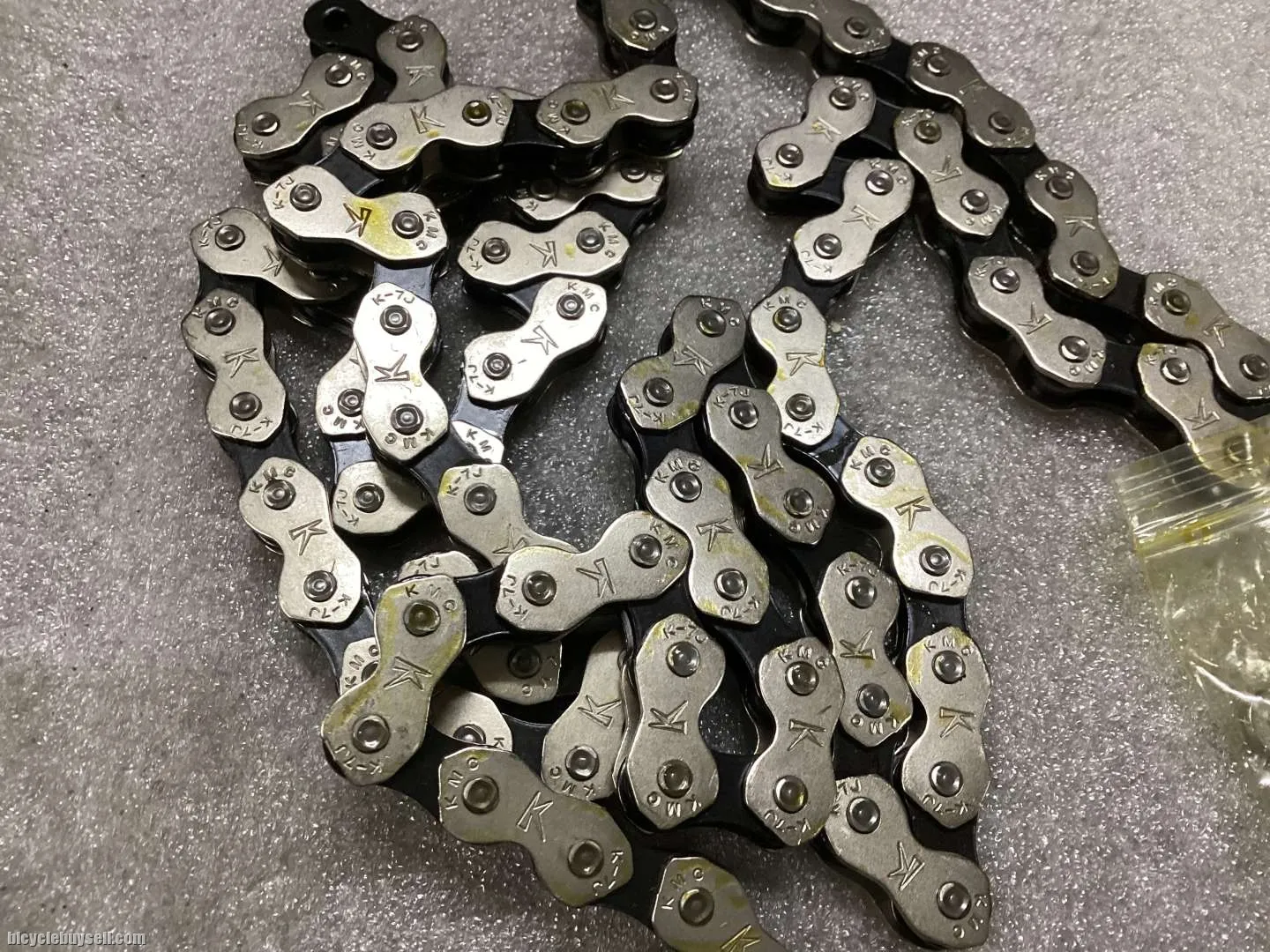 KMC K1 Wide Fixie Speed Unsurpassed Chain Strength @ free pos