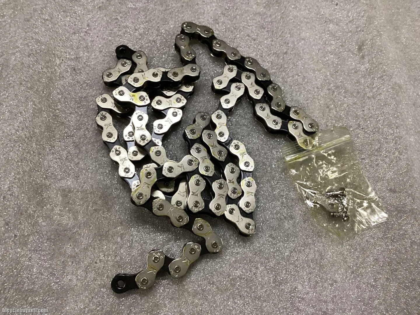 KMC K1 Wide Fixie Speed Unsurpassed Chain Strength @ free pos