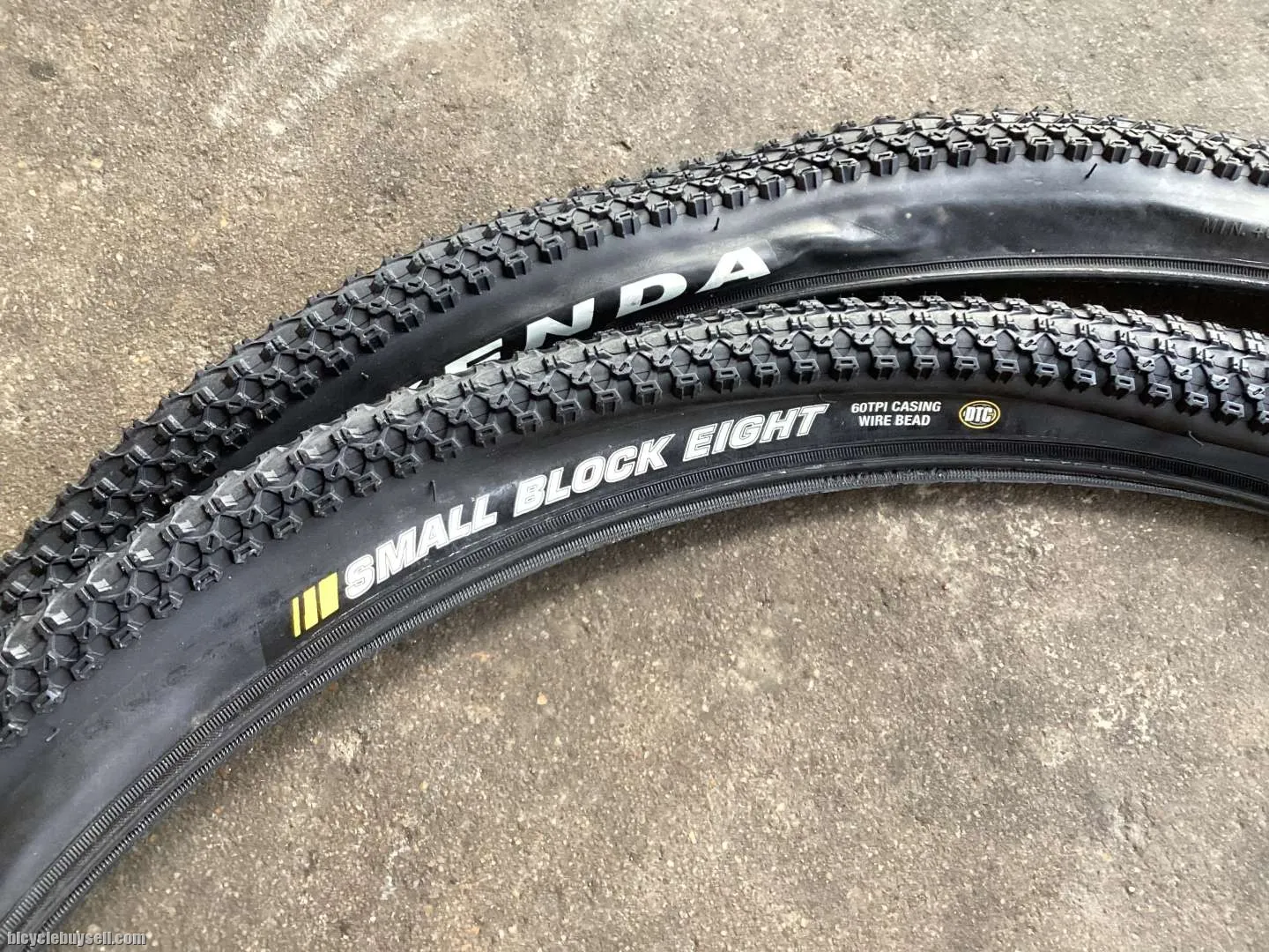 Kenda Small Block 29/1.75 Pair @ free pos