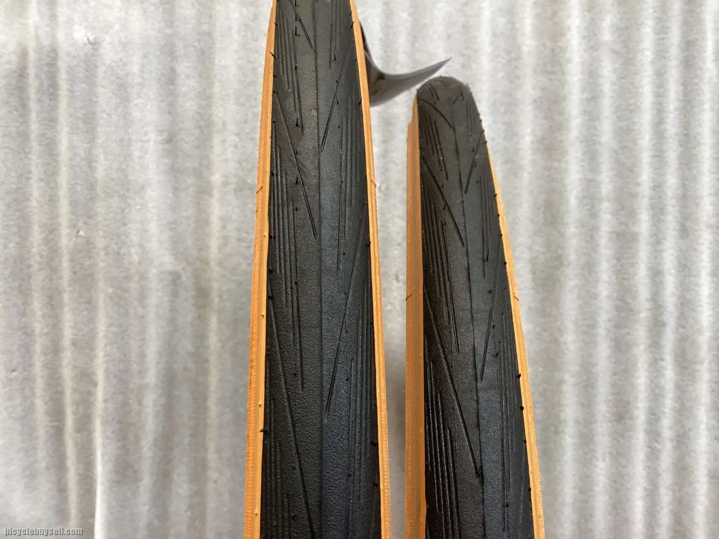 Schwalbe Lugano 2 Skinwall 25c | 1set @ free pos
