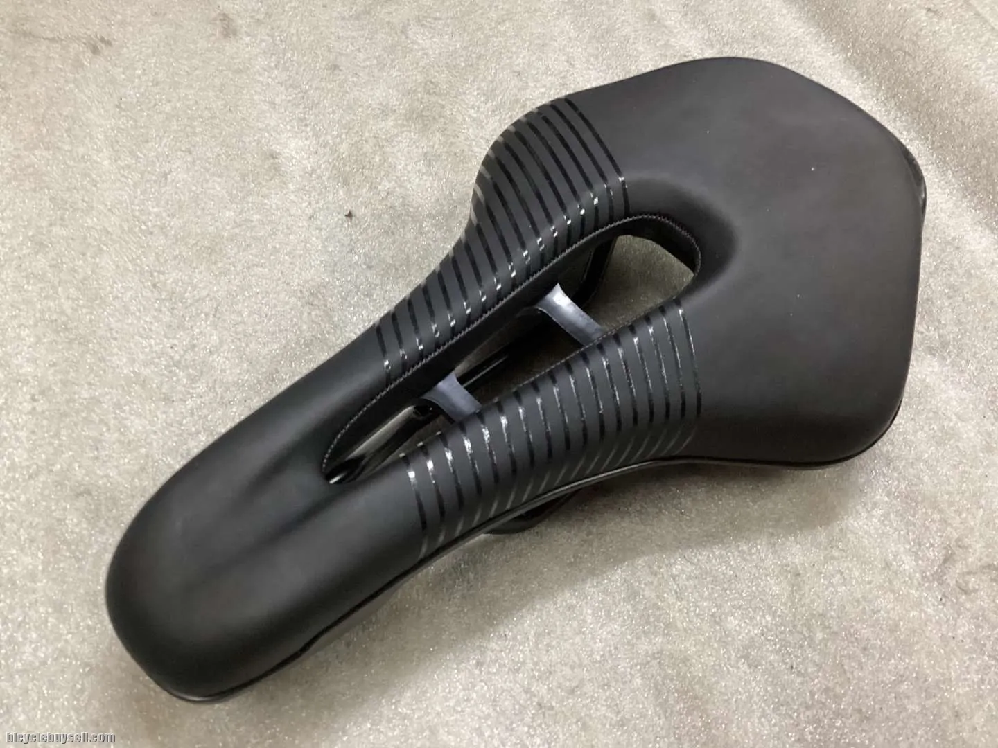 Stealth Pro Saddles With Big Flow @ free pos