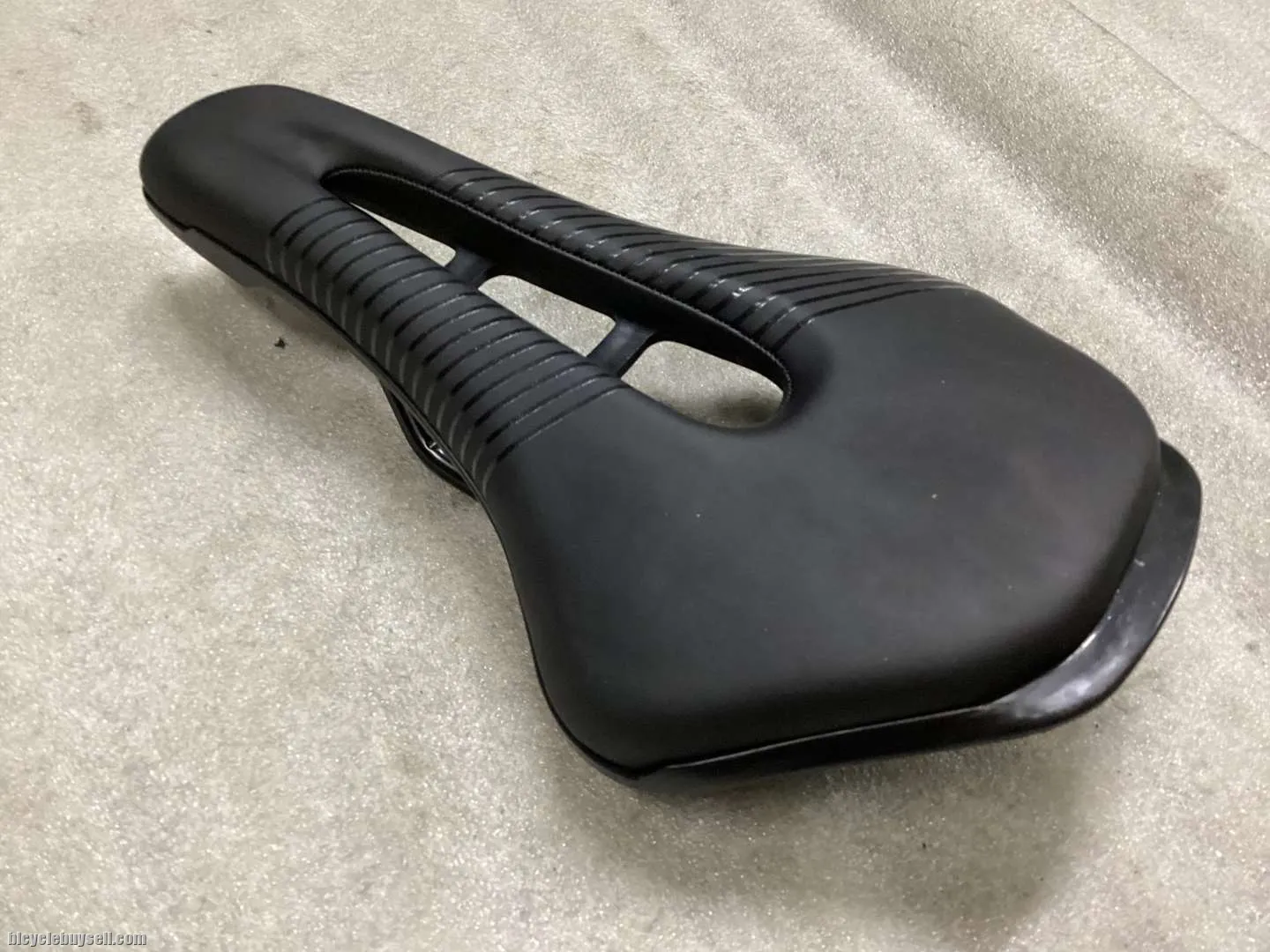 Stealth Pro Saddles With Big Flow @ free pos