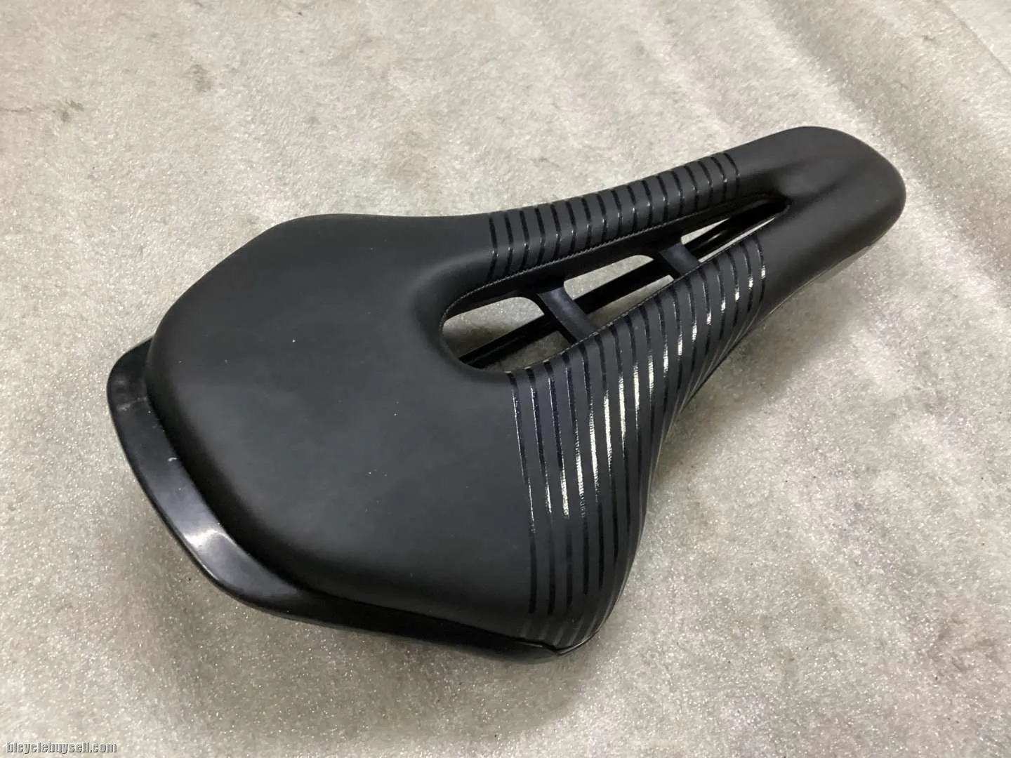 Stealth Pro Saddles With Big Flow @ free pos