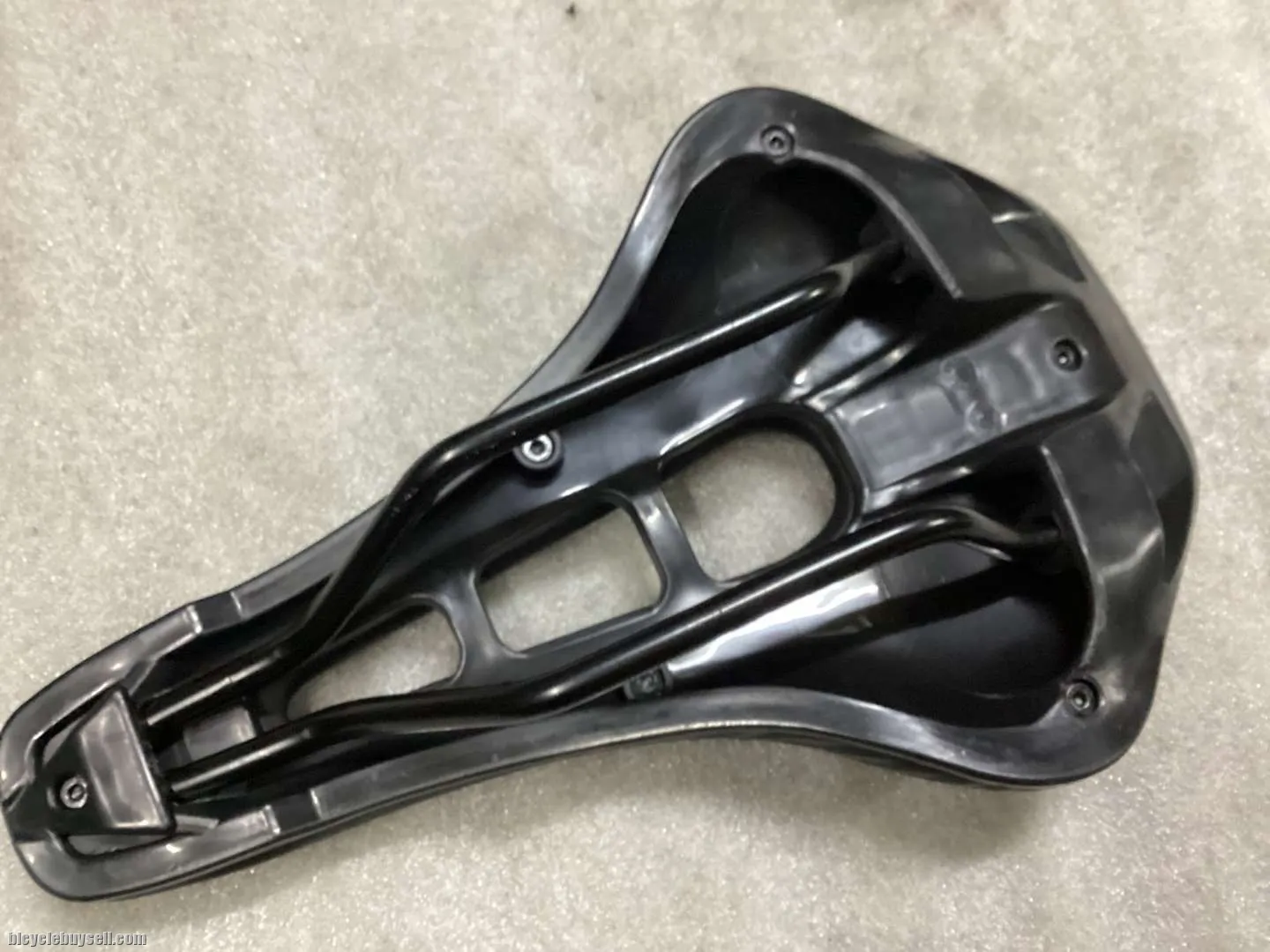 Stealth Pro Saddles With Big Flow @ free pos