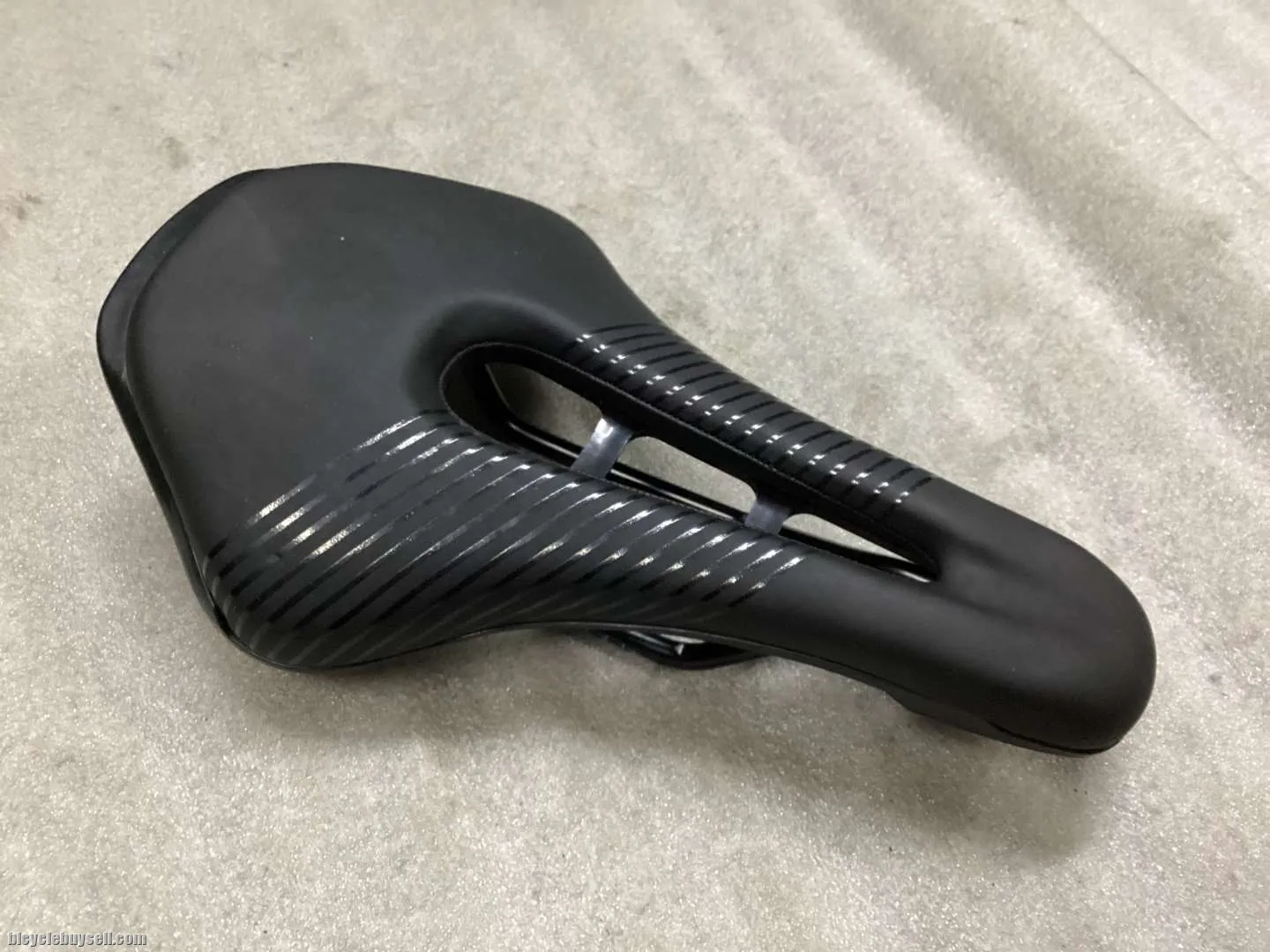 Stealth Pro Saddles With Big Flow @ free pos