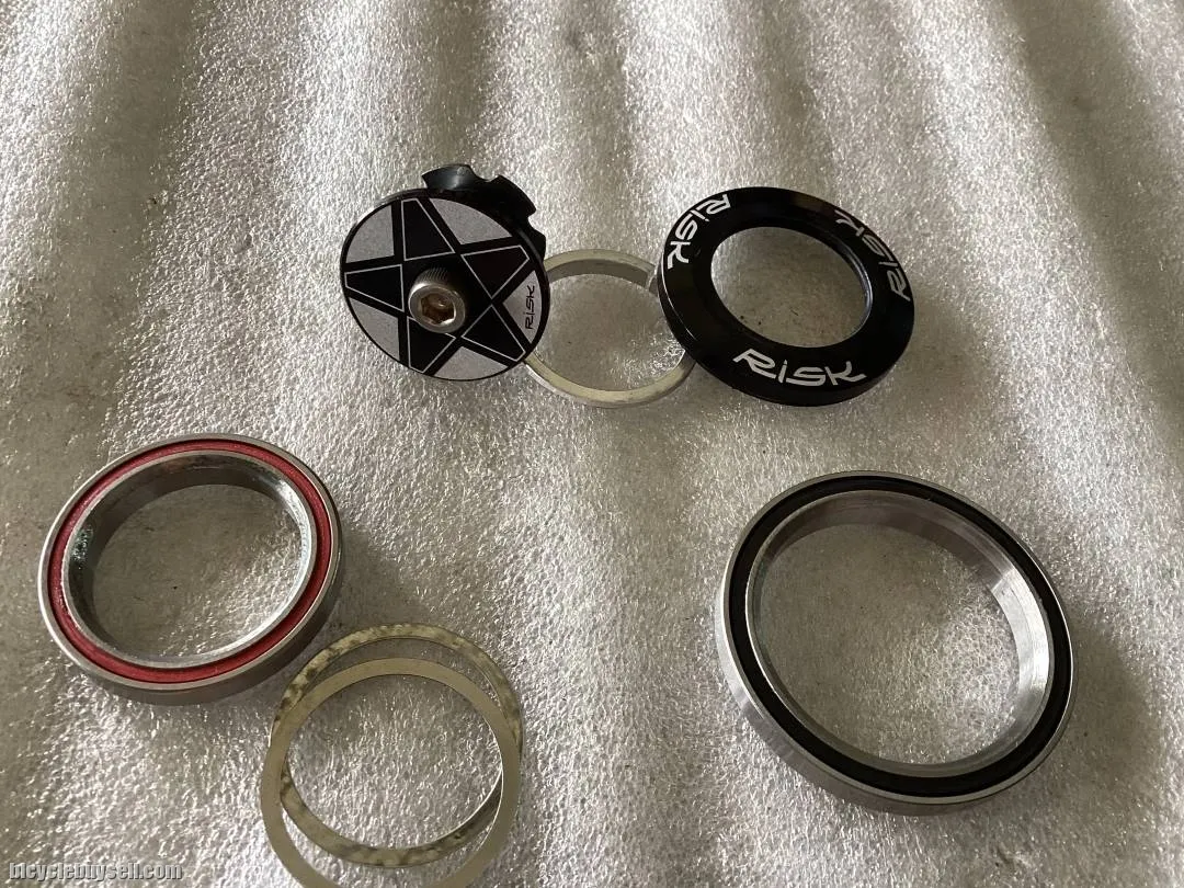 Risk Tapered SealBearing Headset 41.8/52mm @ free pos