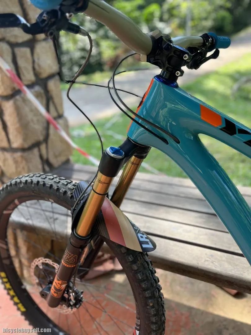 Yeti SB6C size M