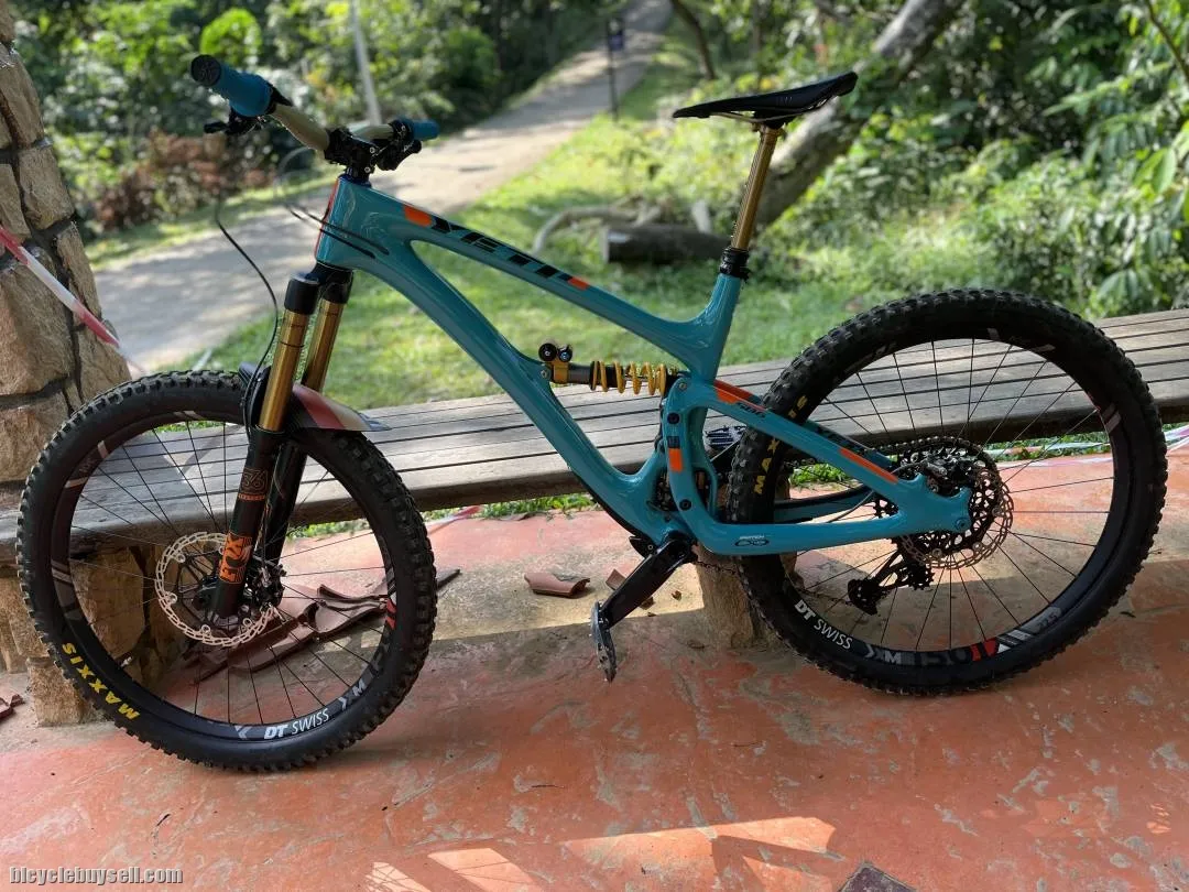 Yeti SB6C size M