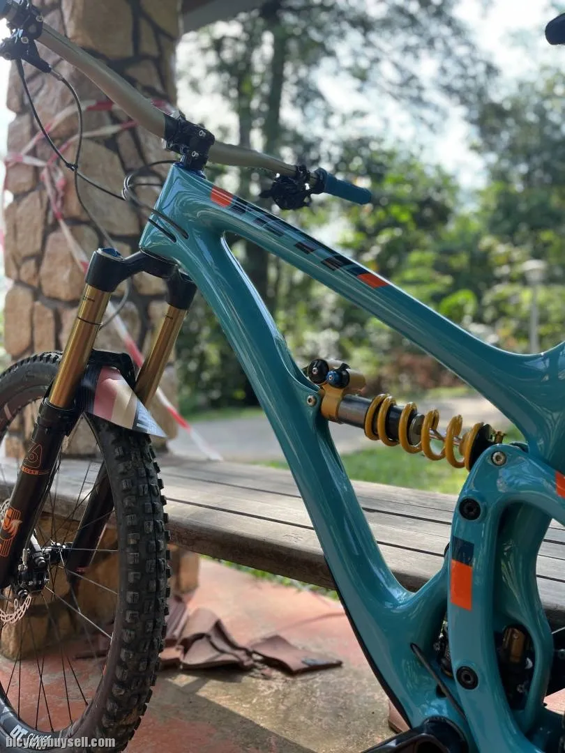 Yeti SB6C size M