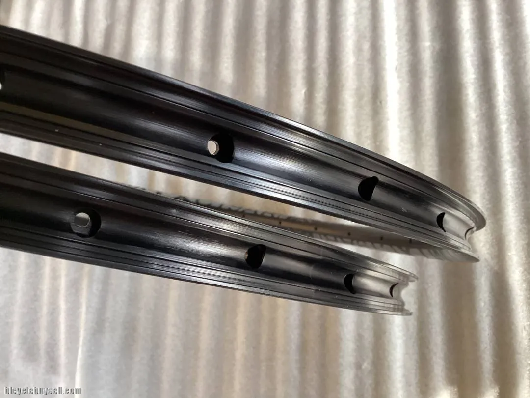 Token Performance 27.5 | FastAce Tubeless Wheelset @ free pos