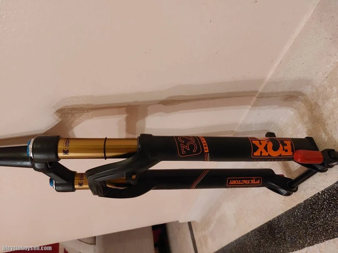 (SOLD) Fox 32 Factory
