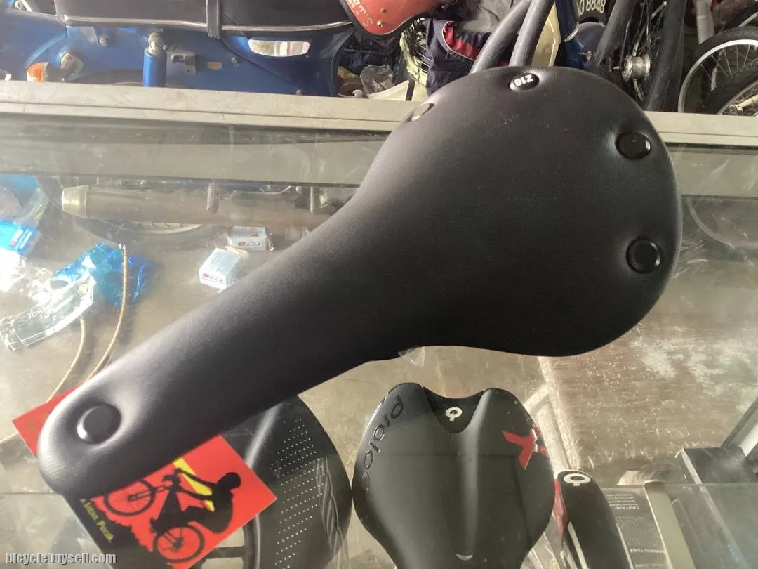 Luce Z18 Comfort Saddles (free pos w.m)