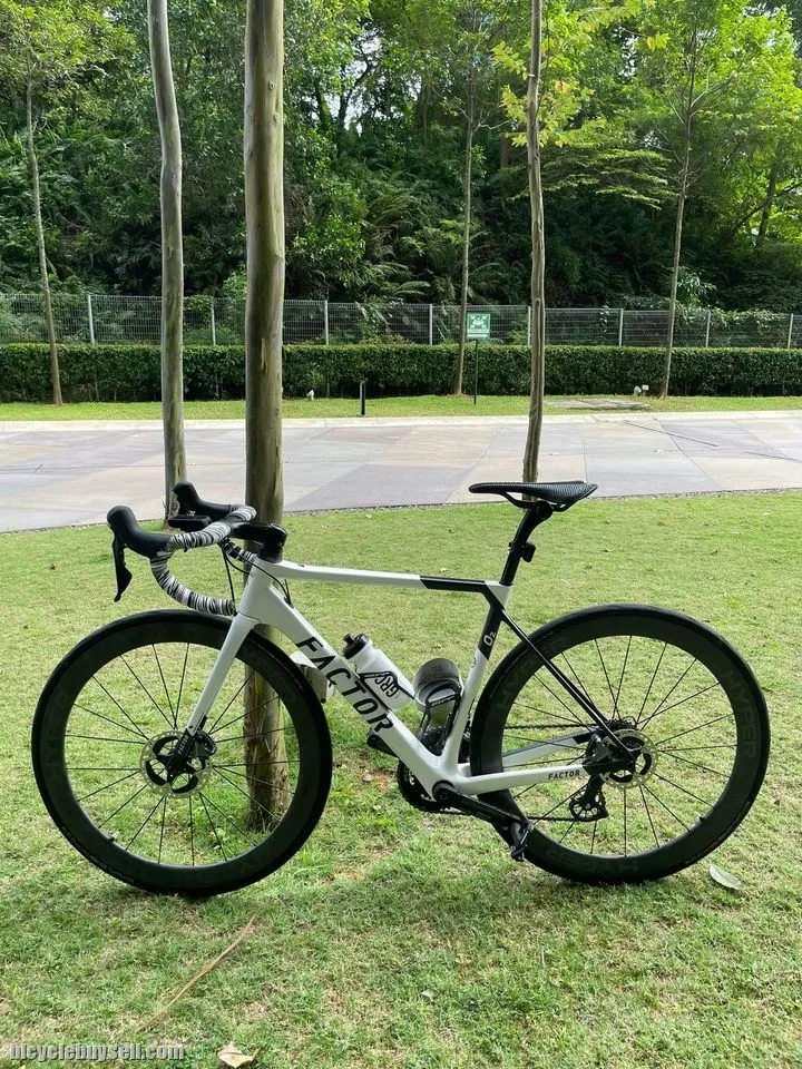 Factor O2 white/black latest model ORIGINAL (not replica)