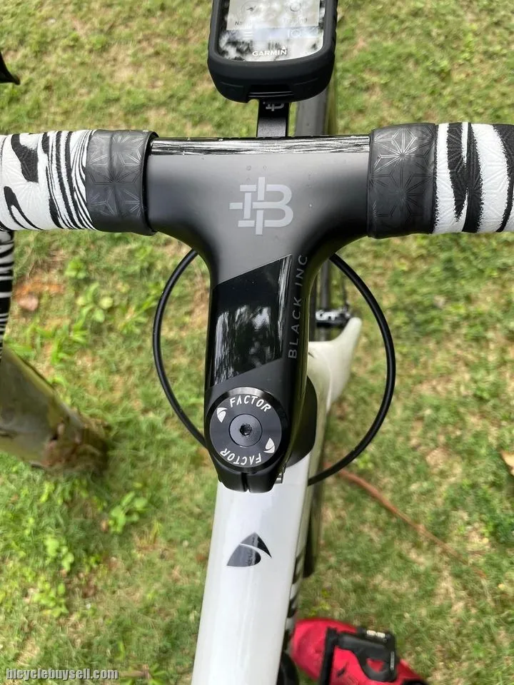 Factor O2 white/black latest model ORIGINAL (not replica)