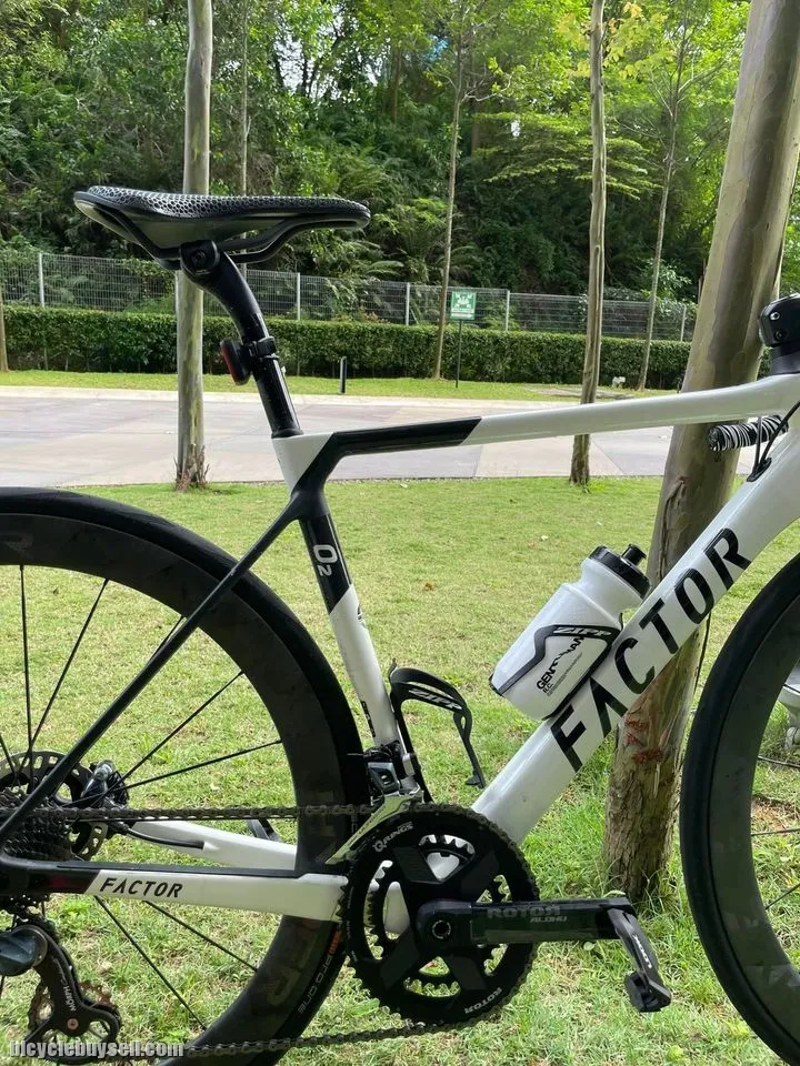Factor O2 white/black latest model ORIGINAL (not replica)
