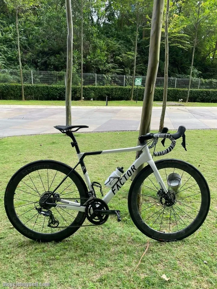 Factor O2 white/black latest model ORIGINAL (not replica)