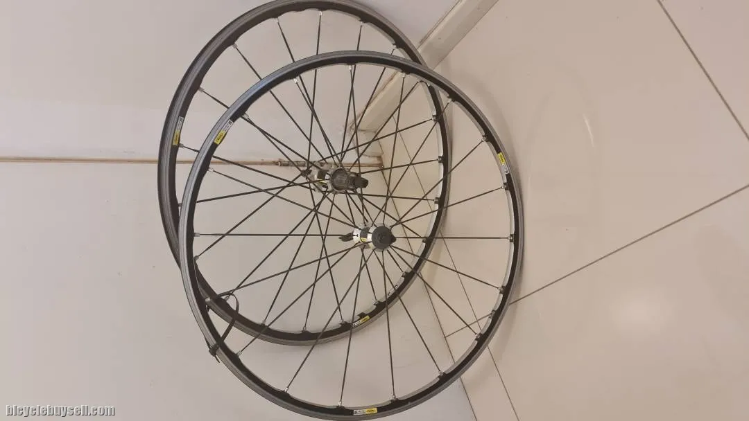 Mavic kysrium Elite S climbers wheelset. 1.5kg, made in EU