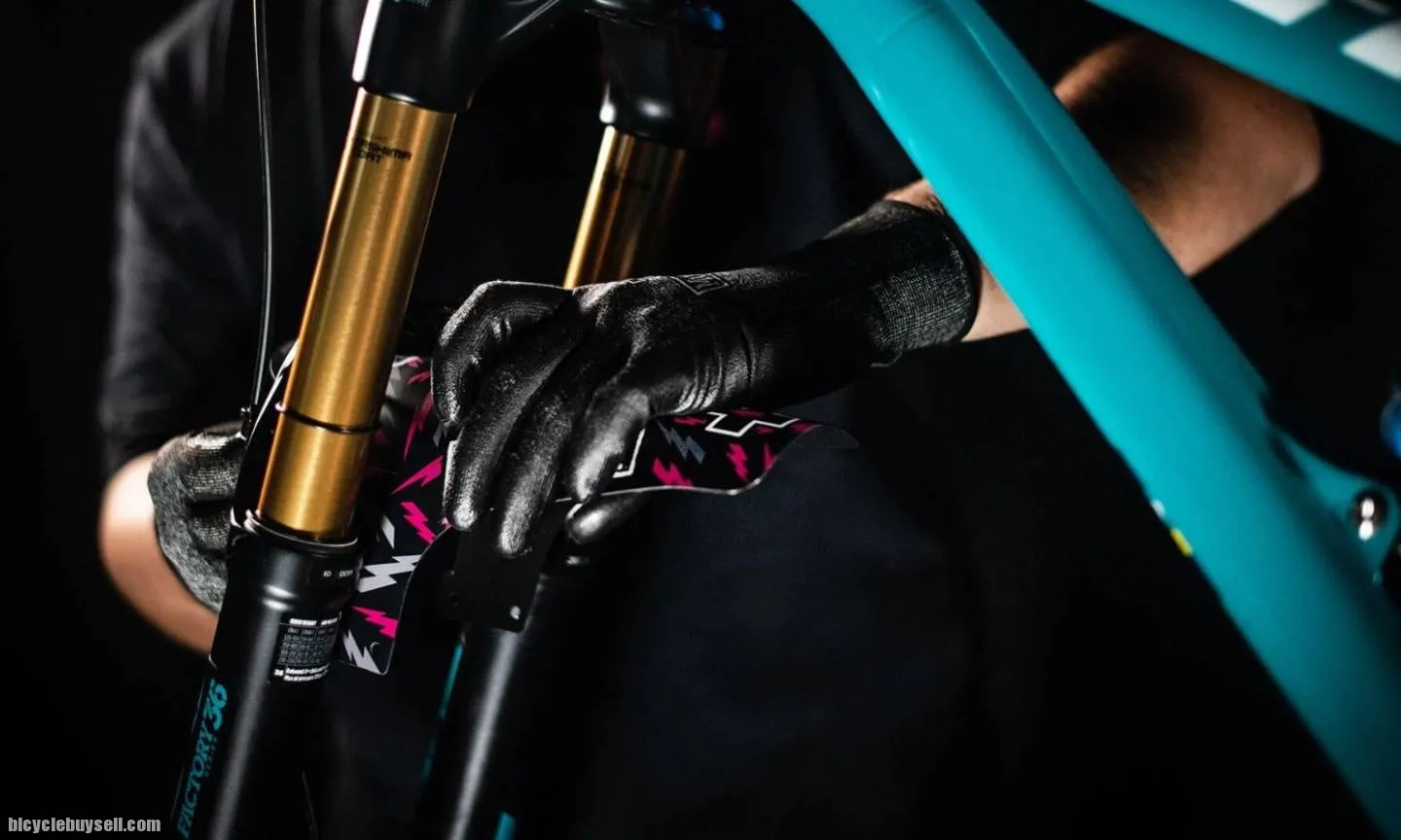MUC OFF RIDE GUARD EXCLUSIVE FORK FENDER MADE IN UK