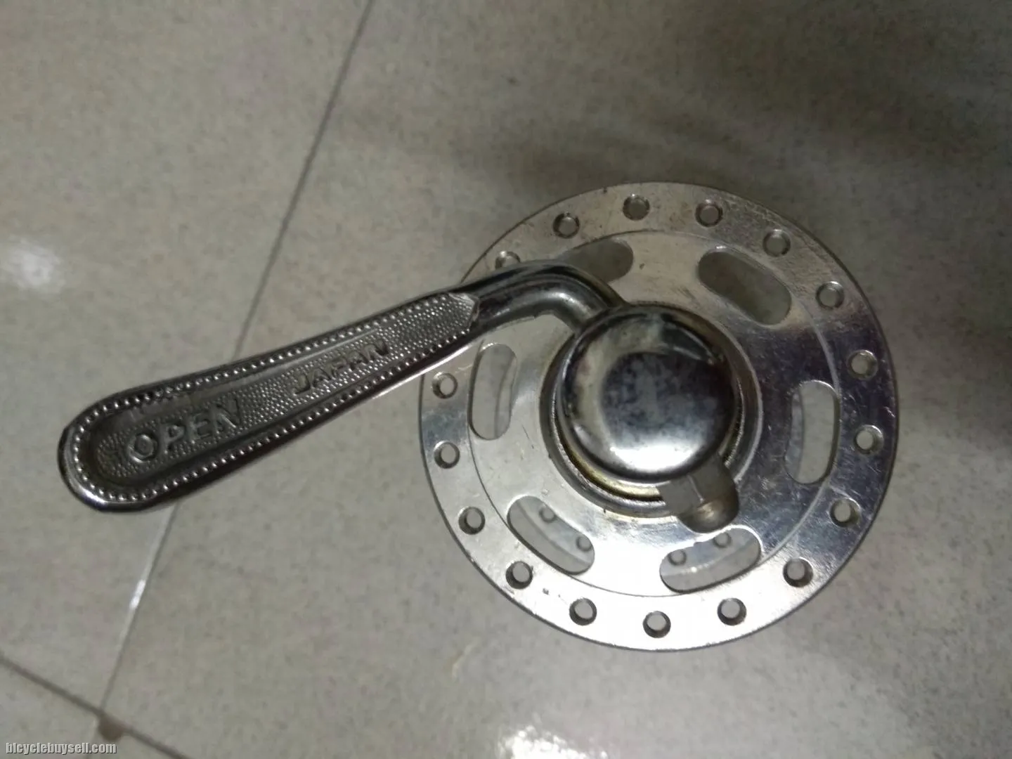 1970's vintage shimano large flange front hub only