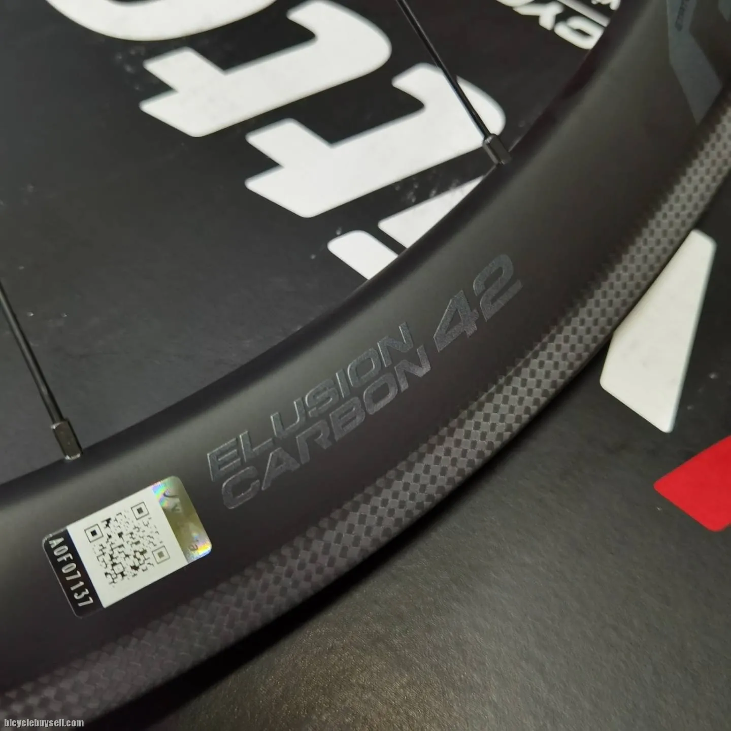 VITTORIA ELUSION RIM BRAKE CARBON WHEEL SET