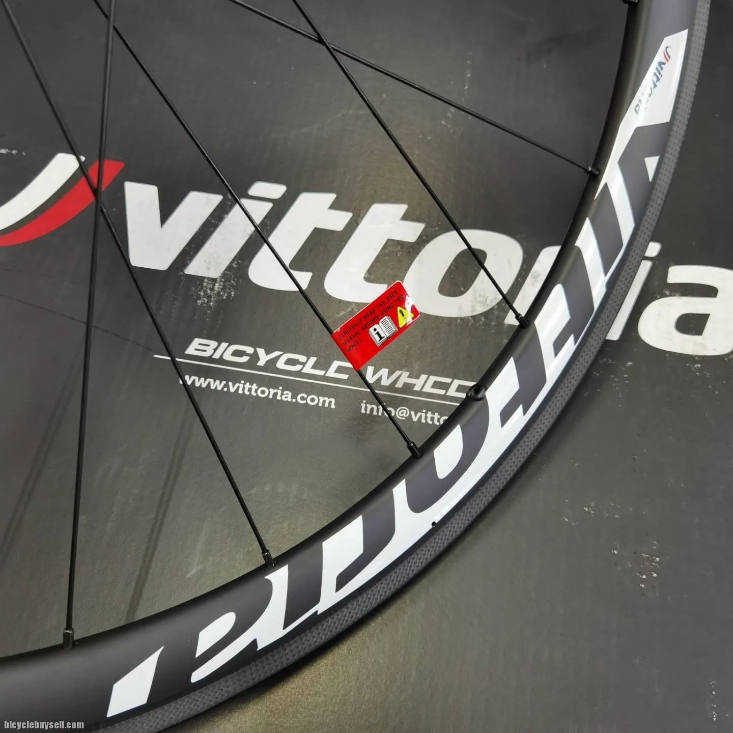 VITTORIA ELUSION RIM BRAKE CARBON WHEEL SET