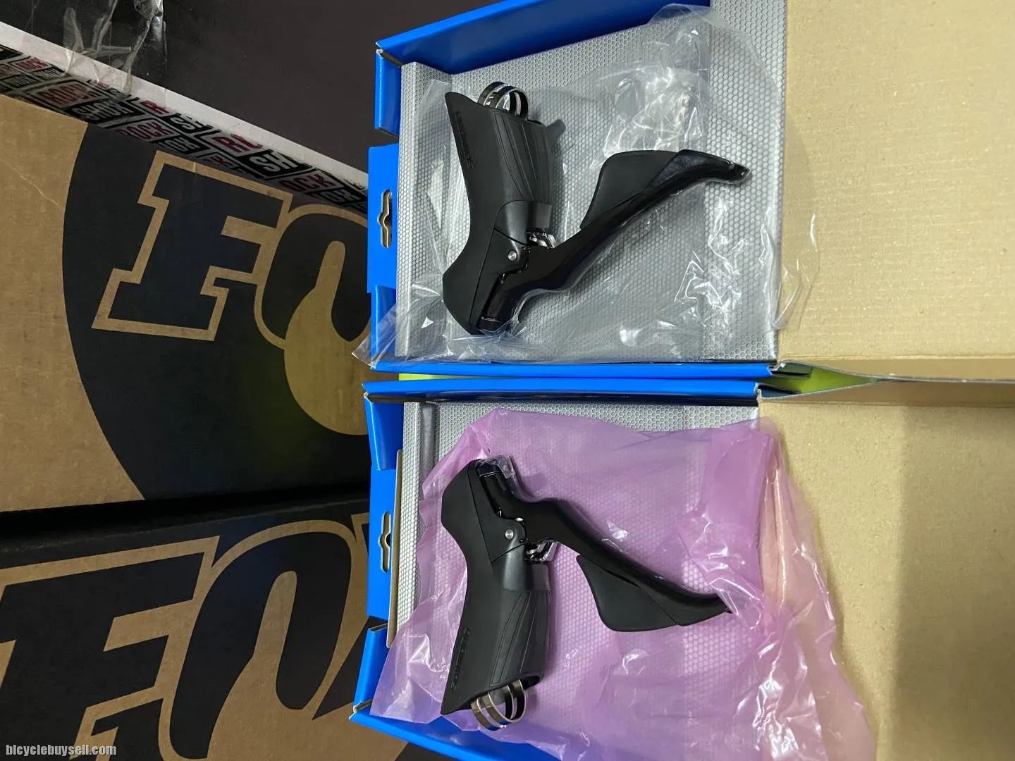 Shifter 105 R7000 11speeds.