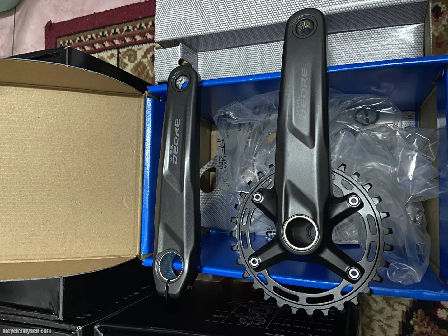 Shimano Deore Crankset 10/11speeds 32T singles.