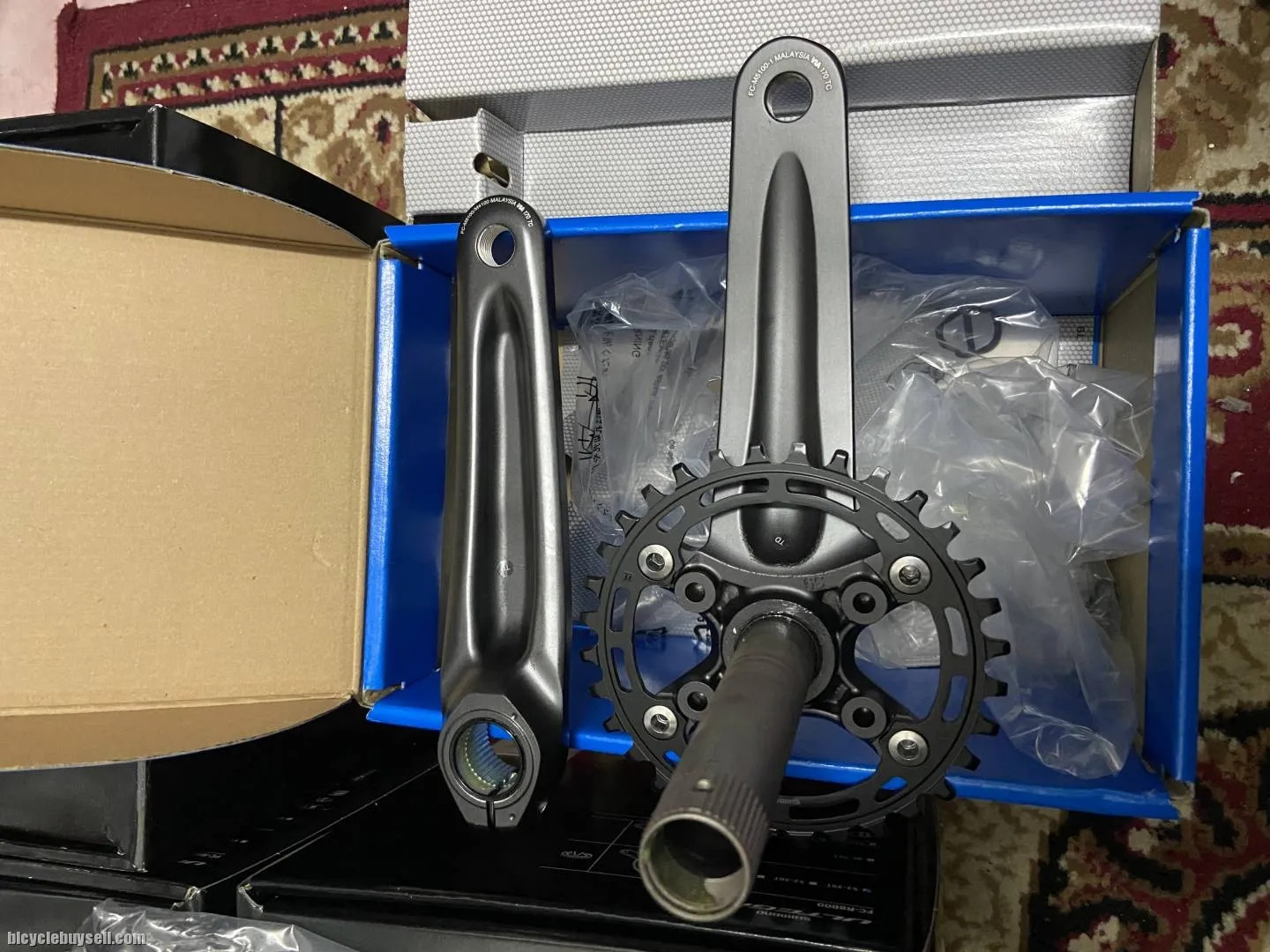 Shimano Deore Crankset 10/11speeds 32T singles.