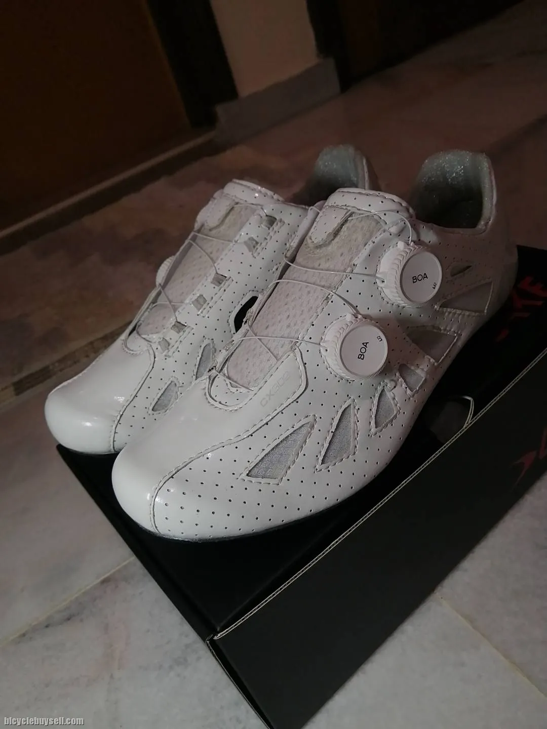 SOLD Lake CX 302 Cycling Shoes EU41 Wide (equivalent: Shimano, Giro EU42)