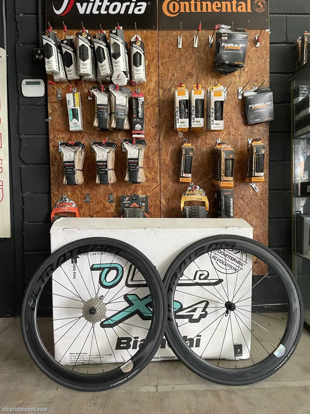 Ultra Team Ceramic Carbon Clincher wheelset