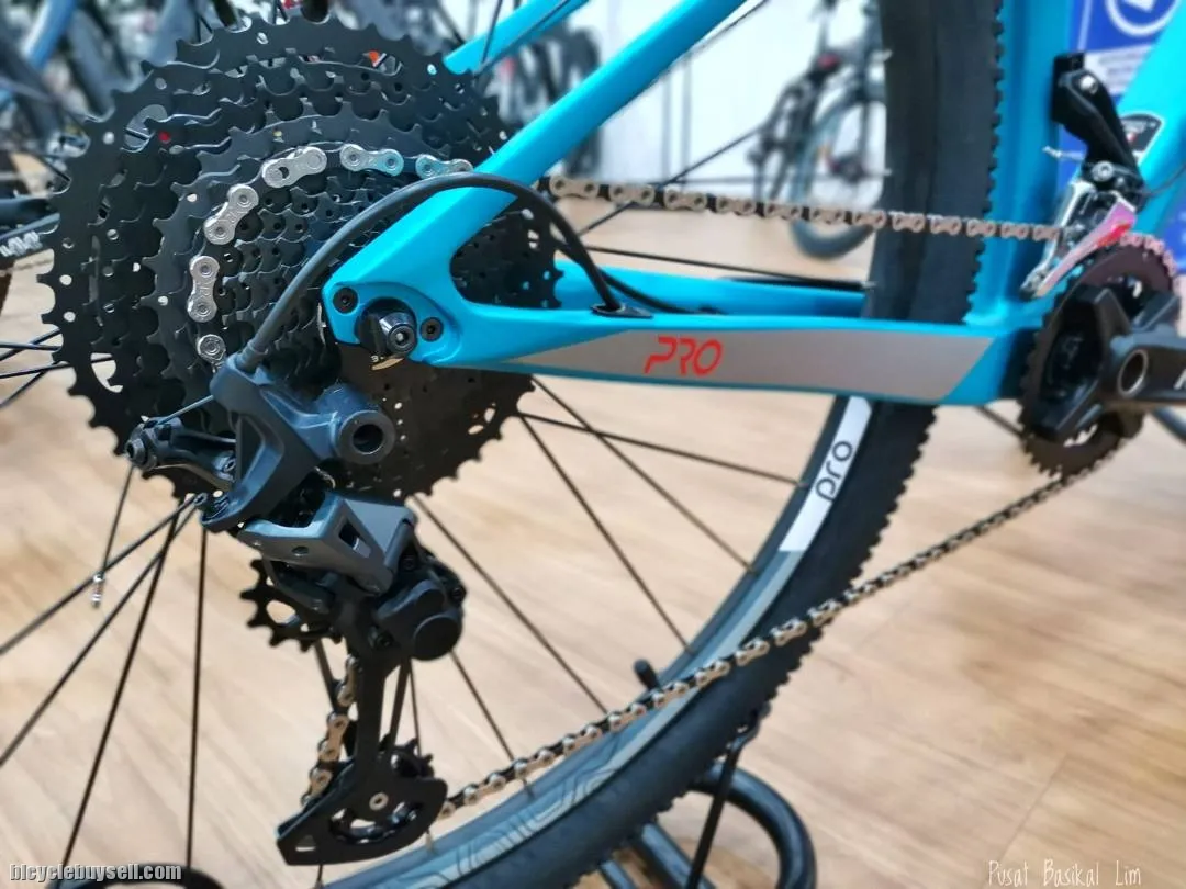 Trinx V1000 Pro 29 Carbon MTB