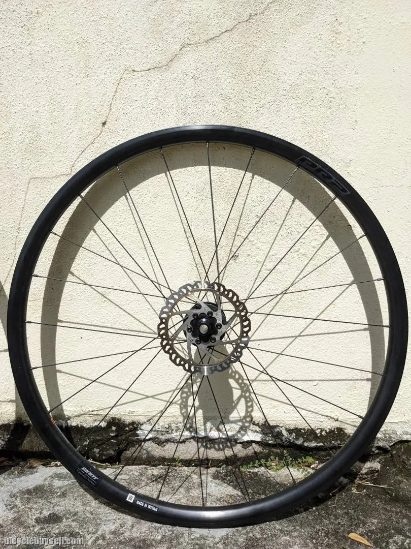 Giant PR2 aluminium disk brake wheelset, rotor included.