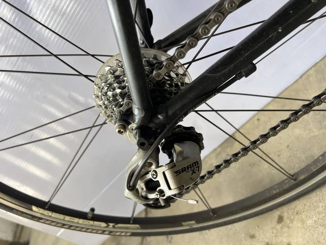 Giant R1 touring bike 700c