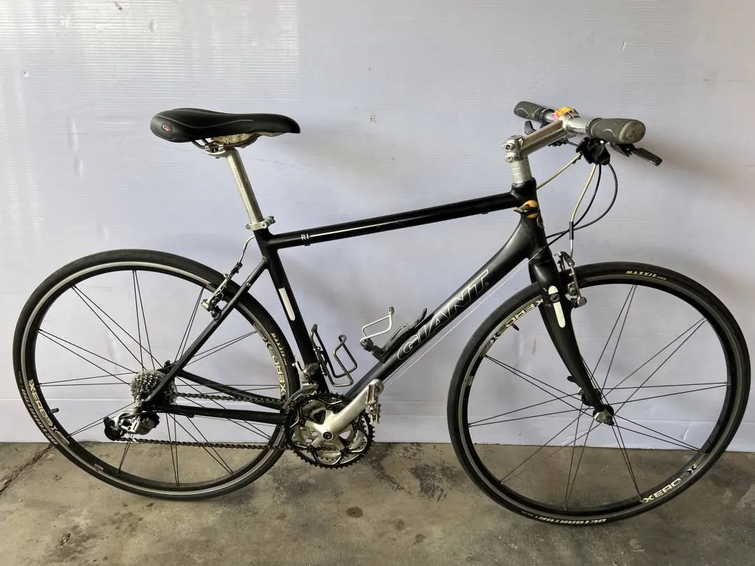 Giant R1 touring bike 700c
