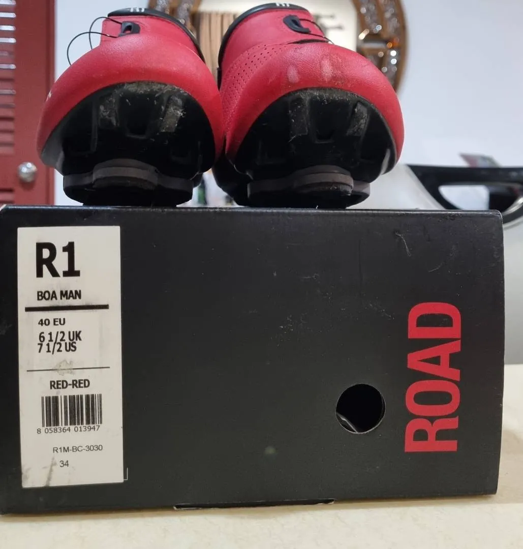 Road bike Fizik R1
