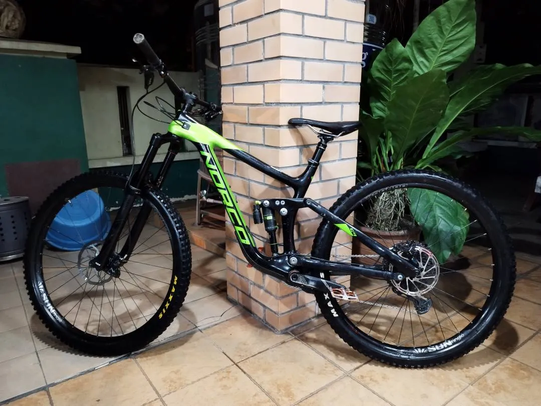 Norco Range C9 Carbon 29er Enduro Bike