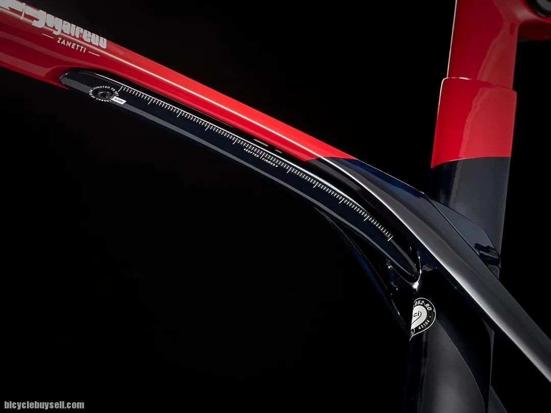 2022 TREK MADONE SLR 6 DISC CARBON READY STOCK !