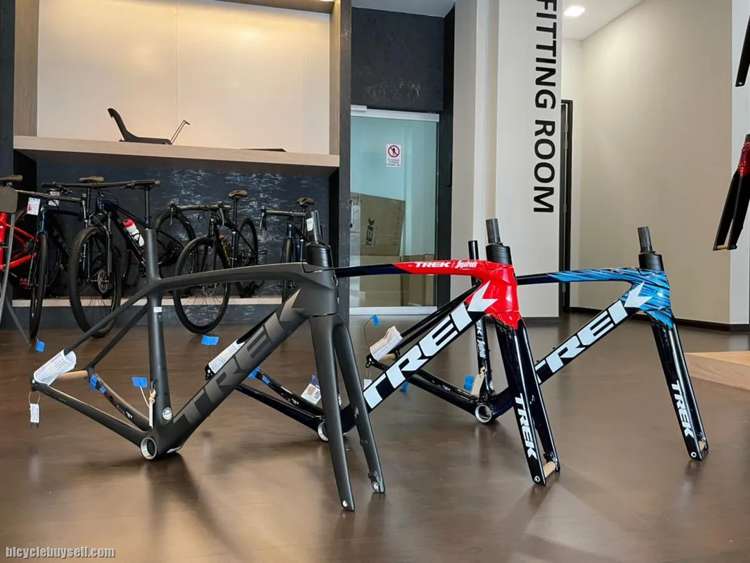 2022 TREK EMONDA SLR DISC PROJECT ONE FRAME SET !