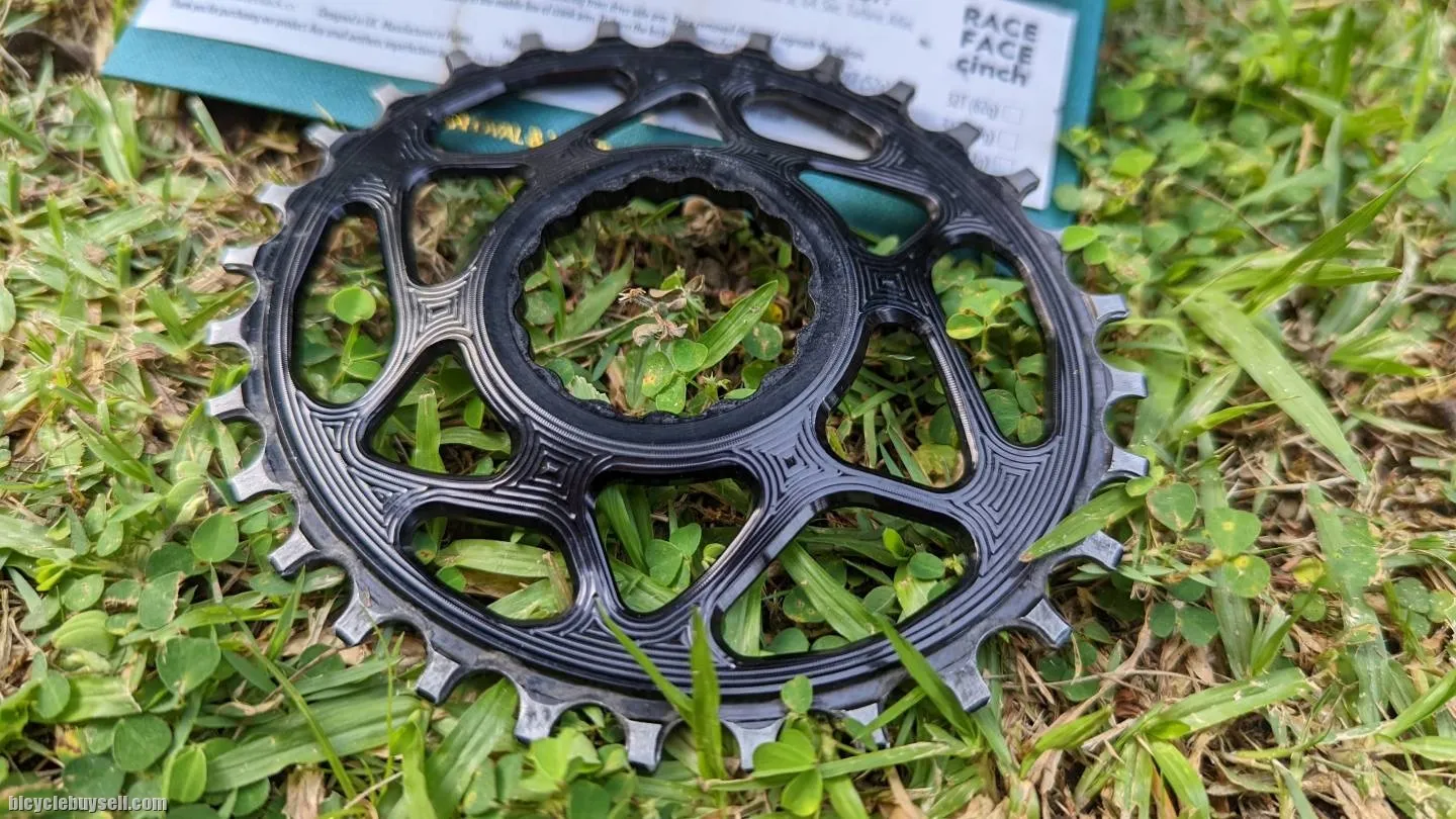 Absolute Black Cinch direct mount( RaceFace) 30t oval chainring