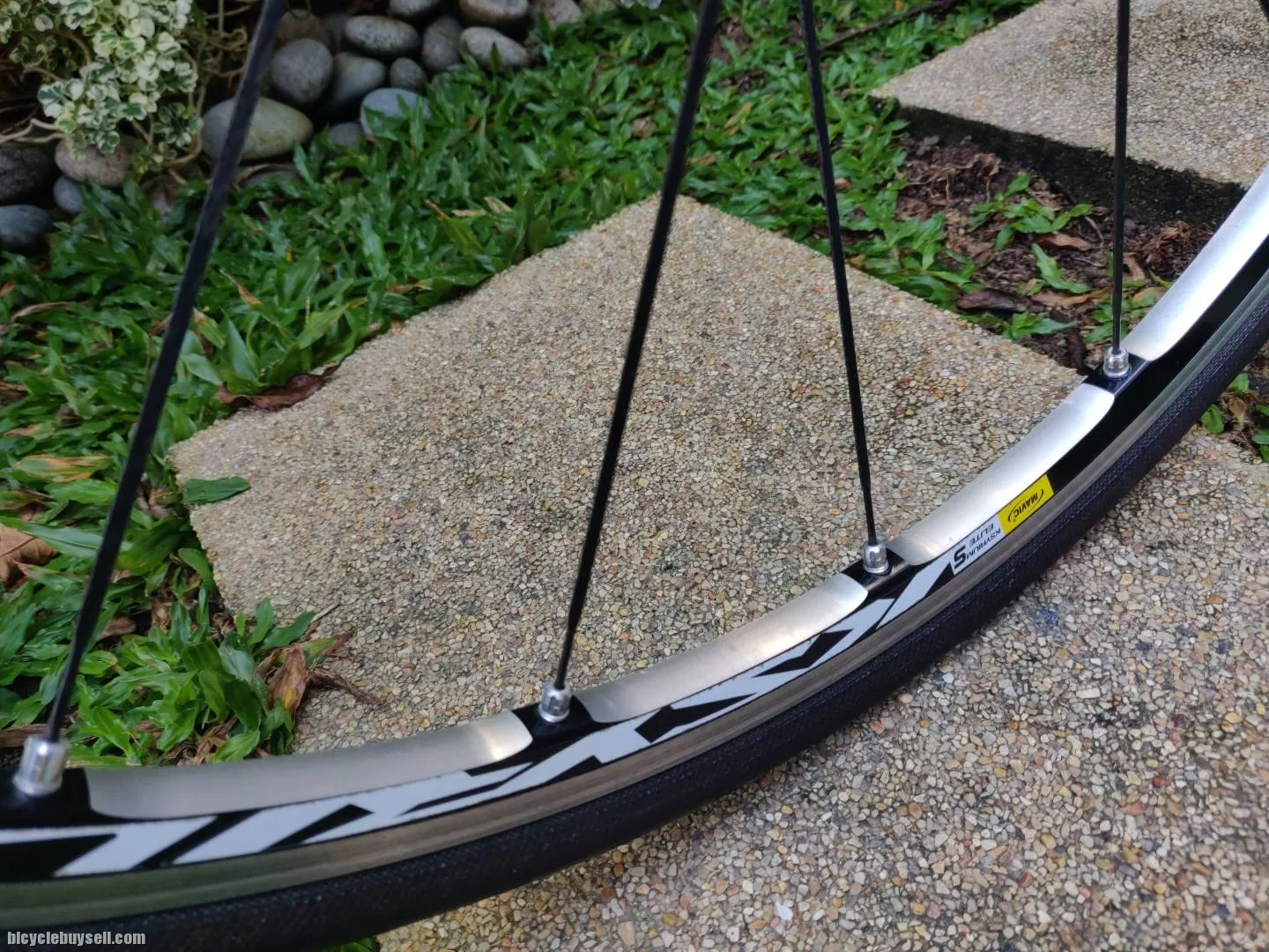 BH Ultralight RC full carbon Ultegra groupset Mavic Ksyrium Elite wheelset.