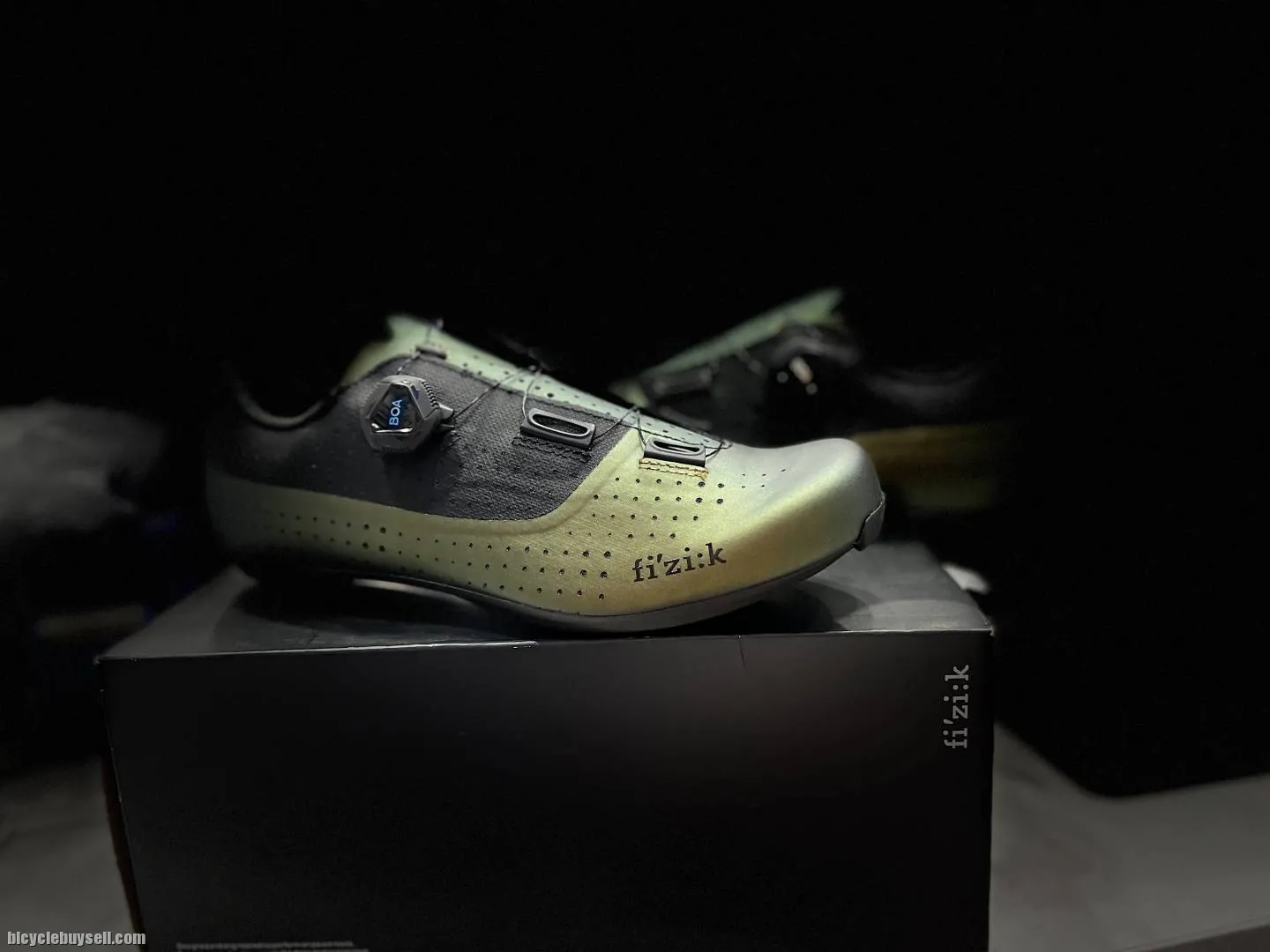 fizik tempo r4 overcurve wide bettle/black 42.