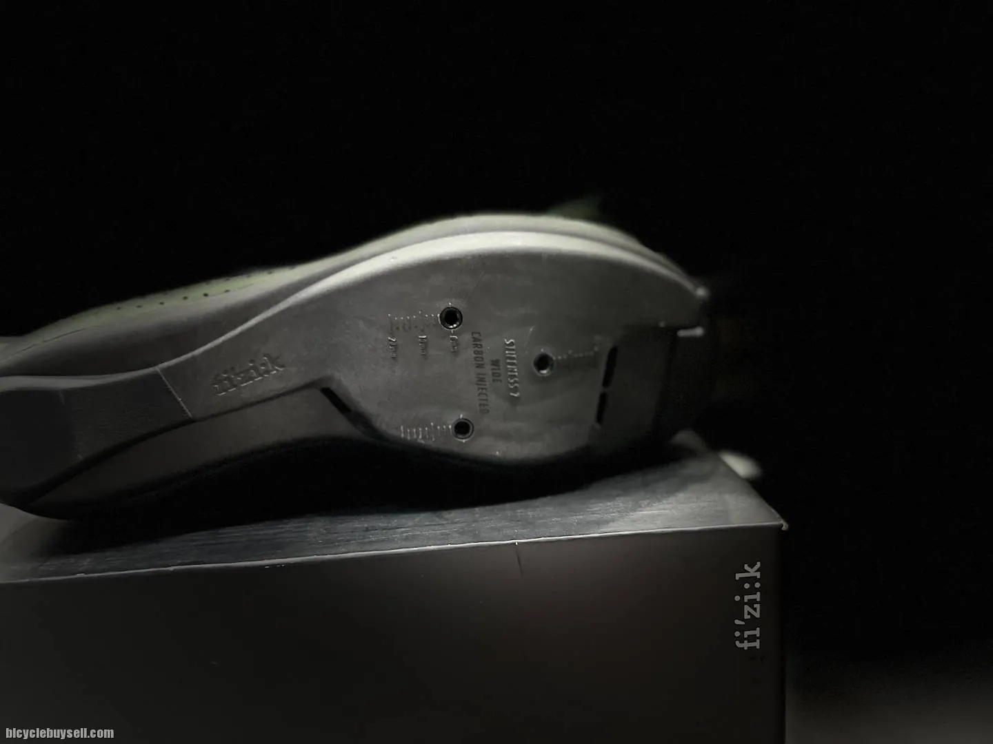fizik tempo r4 overcurve wide bettle/black 42.