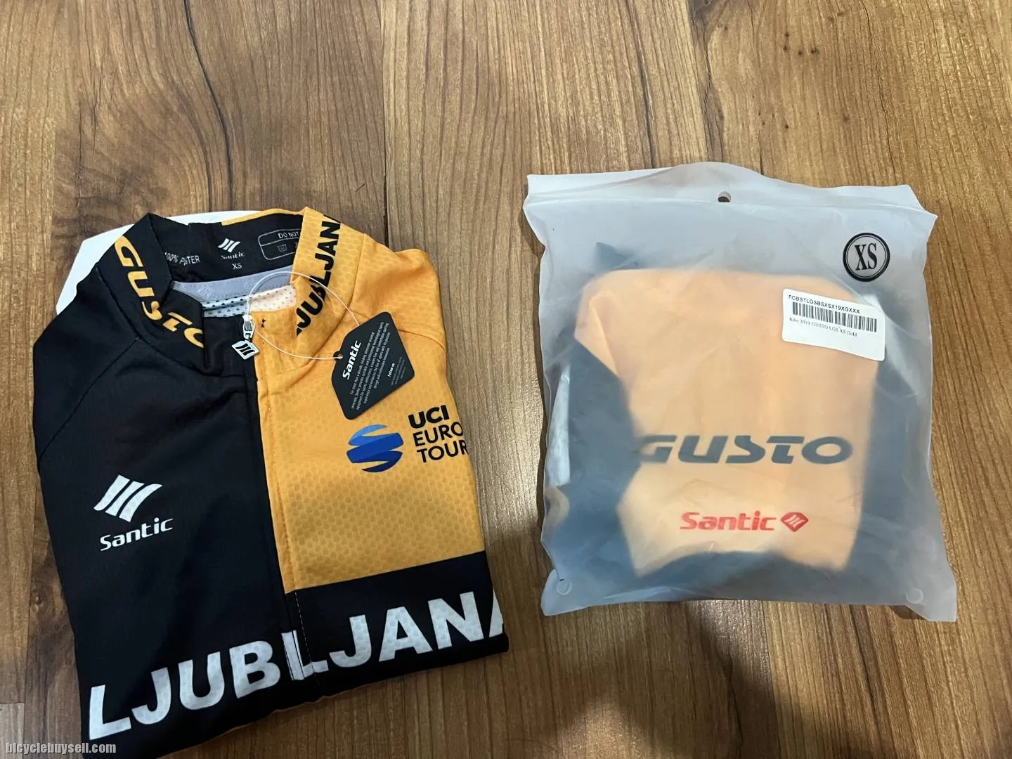 Gusto santic jersey and bib (xs)