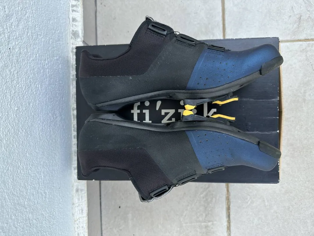 Fizik Overcurve R4 Wide Size 44