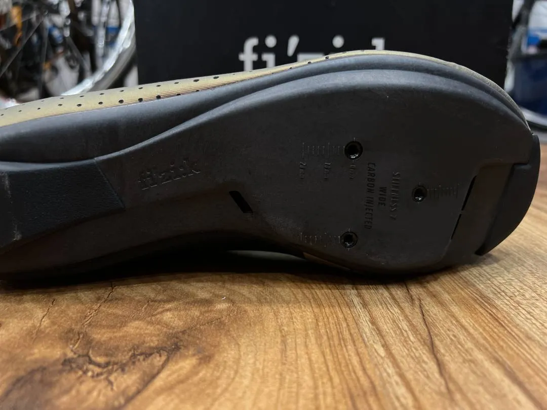 Giant contact sl forward carbon saddle