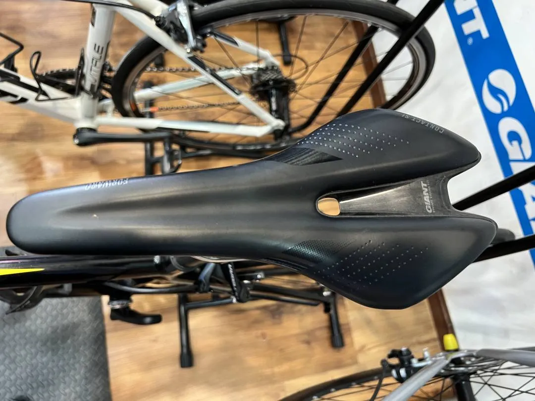 Giant contact sl forward carbon saddle
