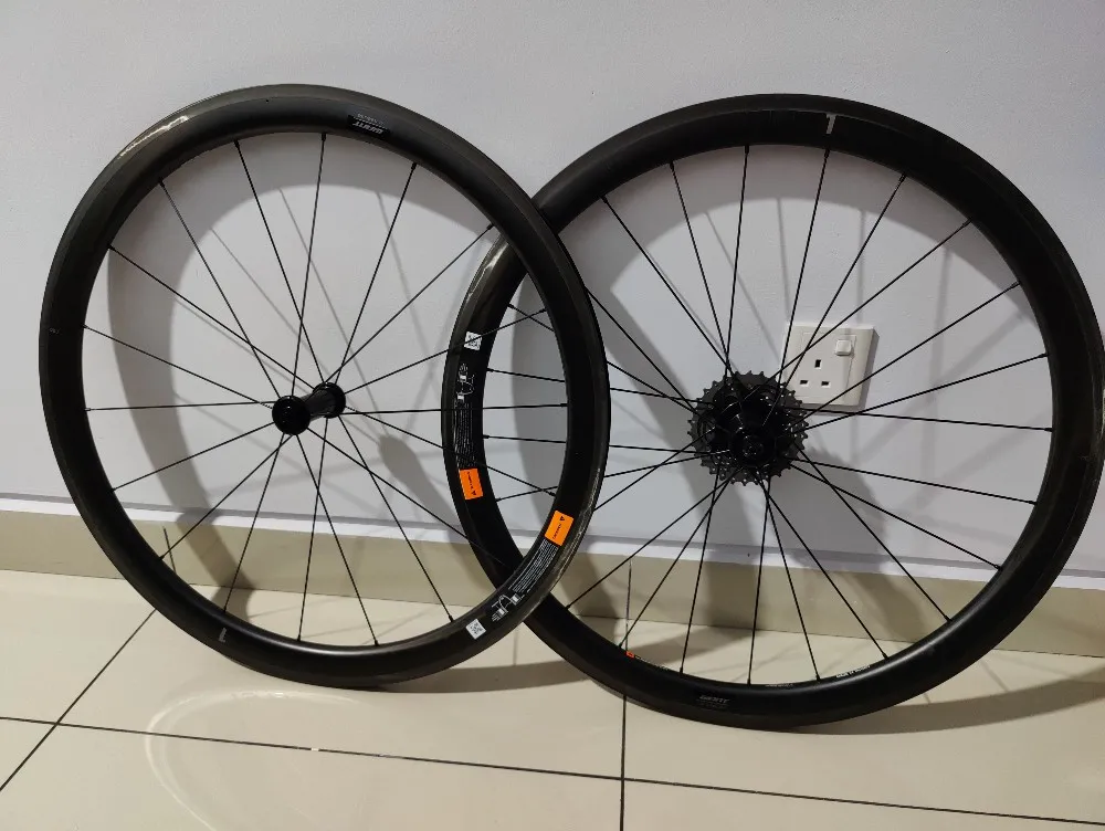 Giant SLR1 Lightweight Climbing Carbon 42mm Tubeless Clincher Wheelset  for Rim Brakes